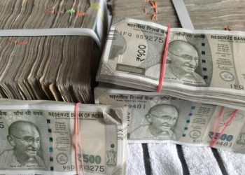 സ്വിച്ചിട്ടാൽ തുറക്കുന്ന രഹസ്യഅറകളുള്ള 10 വാഹനങ്ങൾ…!! നിർമിച്ചതു കോഴിക്കോട്ട്..!! ഒരുക്കാൻ 3 ലക്ഷം രൂപവരെ ചെലവാക്കി…, വിവരം കുറ്റപത്രത്തിൽ ഉൾപ്പെടുത്താതെ പൊലീസ്..!! നിർമിച്ചർ വാഹനങ്ങളുടെ നമ്പർ കള്ളപ്പണം കവർച്ച ചെയ്യുന്ന സംഘങ്ങൾക്കു ചോർത്തിക്കൊടുത്തു…