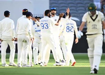 തിരിച്ചടിച്ച് ഇന്ത്യ…!! ബുംറയ്ക്ക് മുന്നിൽ അടിപതറി ഓസ്ട്രേലിയ…!!! 27 ഓവര് പിന്നിടുമ്പോള് 49 റൺസ് എടുക്കുമ്പോഴേക്കും ഏഴ് വിക്കറ്റ് നഷ്ടമായി…!!!