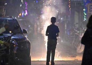 പടക്ക നിരോധനം വേണ്ടായെന്നുള്ളവർ ഈ കോടതിയിൽ വരട്ടെ, ഒരു മതവും മലിനീകരണം പ്രോത്സാഹിപ്പിക്കുന്നില്ല; സമ്പൂർണ പടക്ക നിരോധനം വേണോയെന്ന് നവംബർ 25നകം തീരുമാനിക്കണം; സുപ്രിം കോടതി