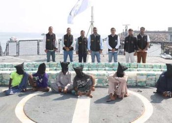 ​ഗുജറാത്ത് തീരത്ത് വൻ മയക്കുമരുന്ന് വേട്ട; 700 കിലോ മെത്താംഫെറ്റാമൈനുമായി എട്ട് ഇറാനിയൻ പൗരൻമാർ പിടിയിൽ