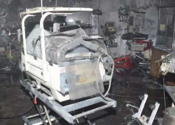 സ്വന്തം ജീവന്റെ അംശത്തെ അ​ഗ്നി വിഴുങ്ങിയതറിയാതെ ആ പിതാവ് മറ്റു മൂന്ന് കുരുന്നുകൾക്ക് പുതുജീവനേകി; ഝാന്‍സിയിലെ മെഡിക്കല്‍ കോളേജ് തീപിടിത്തത്തിൽ 10 നവജാത ശിശുക്കൾ വെന്തു മരിച്ചു