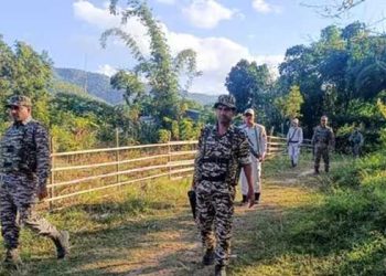 മണിപ്പൂരിൽ 11 കുക്കി ആയുധധാരികൾ കൊല്ലപ്പെട്ടതിനു പിന്നാലെ രണ്ടുപേരുടെ മൃതദേഹങ്ങൾ കത്തിക്കരിഞ്ഞ നിലയിൽ; മൂന്നു സ്ത്രീകളും കുട്ടികളും ഉൾപ്പെടെ ആറുപേരെ കാണാതായി, തിരച്ചിൽ ഊർജിതം