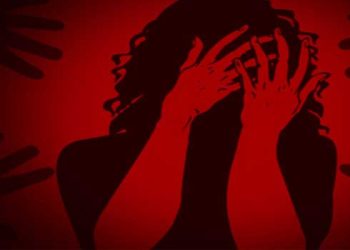 ബന്ധുക്കൾക്കൊപ്പം ദീപാവലിയാഘോഷിക്കാനെത്തിയ പെൺകുട്ടി അമ്മയോട് വഴക്കിട്ട് ഇറങ്ങിപ്പോയി: ഓട്ടോയിൽ കയറിയ 16 കാരിയെ ​ഡ്രൈവറും ആറ് വിനോദ സഞ്ചാരികളും ചേർന്ന് കൂട്ടബലാത്സം​ഗത്തിനിരയാക്കി, പീഡനം മദ്യം നൽകി മയക്കിയശേഷം