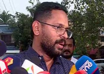 പാലക്കാട്ട് പോളിംഗ് ആരംഭിച്ചു; തികഞ്ഞ വിജയ പ്രതീക്ഷയിലെന്ന് ഡോ. സരിൻ, വിവി പാറ്റ് പണിമുടക്കി, വോട്ട് ചെയ്യാനാകാതെ സരിൻ