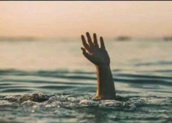 ആദ്യം ചാടി, പുഴയിൽ ആഴമില്ലാത്തതിനാൽ രക്ഷപ്പെട്ടു, അവിടെ നിന്നു എണീറ്റ് കയത്തിലേക്ക് എടുത്തുചാടി മധ്യവയസ്കൻ ആത്മഹത്യ ചെയ്തു