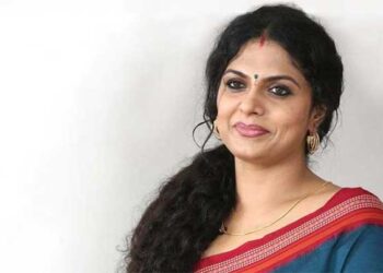 ദുബായിൽനിന്ന് സ്വയം ടിക്കറ്റെടുത്ത് ഒരു രൂപ പോലും പ്രതിഫലം മേടിക്കാതെയാണ് കഴിഞ്ഞ വർഷം നൃത്തരൂപം  അവതരിപ്പിച്ചത്…!!! പ്രതിഫലം ചോദിച്ചതാരെന്നോ എന്താണ് സംഭവിച്ചതെന്നോ അറിയില്ല..!!! കുട്ടികൾക്കൊപ്പം വേദി പങ്കിടുന്നത് അഭിമാനവും സന്തോഷവും നടി ആശ ശരത്…!!!