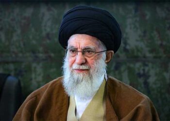 ‘‘ലോലമായ പൂക്കളാണ് സ്ത്രീകള്‍, അടുക്കളക്കാരിയല്ല…!! പൂവിനെ പരിപാലിക്കും പോലെ സ്ത്രീകളോട് പെരുമാറണം…!!! കുടുംബത്തിന്റെ ചെലവുകളുടെ ഉത്തരവാദിത്തം പുരുഷന്.., കുഞ്ഞുങ്ങളെ പരിപാലിക്കേണ്ടത് സ്ത്രീകള്‍…!!!  ആയത്തുല്ല ഖമനയിയുടെ കുറിപ്പ്..