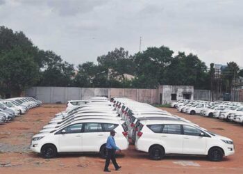 എട്ടിൽ കൂടുതൽ സീറ്റുകളുള്ള വാഹനങ്ങൾ വാഹനങ്ങൾ വാടകയ്ക്ക് നൽകരുത്…!! സ്വകാര്യ വാഹനങ്ങൾ മറ്റുള്ള വ്യക്തികളുടെ ഉപയോഗത്തിനായി പണമോ പ്രതിഫലമോ വാങ്ങി നൽകരുത്..!! ബന്ധുക്കൾക്കോ സുഹൃത്തുക്കൾക്കോ അത്യാവശ്യഘട്ടങ്ങളിൽ സൗജന്യമായി ഉപയോഗിക്കാൻ നൽകാം…