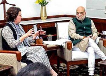 പ്രധാനമന്ത്രി ആവശ്യപ്പെട്ടിട്ടും മൂന്ന് മാസം വൈകിപ്പിച്ചു..!!! നവംബർ 13നാണ് സംസ്ഥാന സർക്കാർ വിശദമായ നിവേദനം നൽകിയത്… !!! വയനാട് സഹായത്തിന് നേരിട്ട് കണ്ട പ്രിയങ്കയ്ക്ക് അമിത് ഷായുടെ മറുപടി….