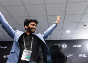 ഡിങ് ലിറനു ചെക്കുവച്ച് ഗുകേഷ് ദൊമ്മരാജു, ചതുരംഗക്കളത്തിലെ രാജാവ് ഇനി ഈ 18 കാരൻ, സമനില പ്രതീക്ഷിച്ച് ചെയ്ത ഒരു പിഴവിനു അടിയറവ് വയ്ക്കേണ്ടി വന്നത് ലോകചാമ്പ്യൻ പട്ടം