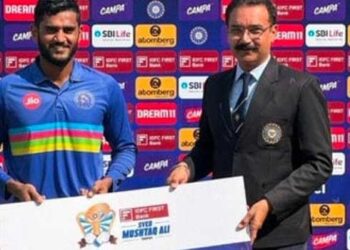 വേണ്ടന്നു വച്ചവരെ കാഴ്ചക്കാരാക്കി പ്രതികാരം..!! ഒരാഴ്ചയ്ക്കുള്ളിൽ രണ്ടാം സെഞ്ച്വറി..!!!  40 ൽ താഴെ പന്തുകളിൽ രണ്ട് ട്വൻ്റി20 സെഞ്ചുറിയുള്ള ആദ്യ താരമായി ഉർവിൽ പട്ടേൽ