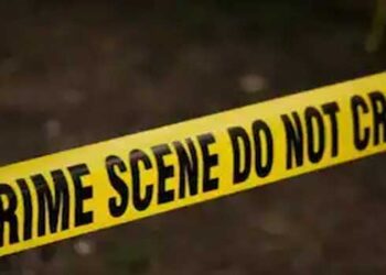 ആദ്യം സ്വത്ത് ചോദിച്ചു-കൊടുത്തില്ല, പിന്നെ  കാമുകിയെ കൊണ്ട് പിതാവിനെ വശീകരിക്കാൻ ശ്രമിച്ചു- വിജയിച്ചില്ല, ഒടുവിൽ മകനും കാമുകിയും ചേർന്ന് പിതാവിനെ കുഴൽക്കിണറിൽ തള്ളിയിട്ട ശേഷം തീകൊളുത്തി കൊലപ്പെടുത്തി