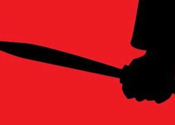 വിവാഹ മോചിതയായ അമ്മ യുവാവുമായി ലിവിം​ഗ് ​ടുഗേദർ, ഇരുവരോടും പിന്മാറാൻ പറഞ്ഞിട്ടും കേട്ടില്ല, യുവാവിനെ കുത്തിപ്പരുക്കേൽച്ച് പ്രായപൂർത്തിയാകാത്ത മകൻ