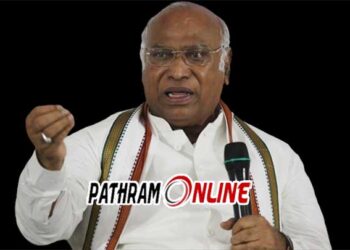 കോൺഗ്രസ് ഭരണം പിടിച്ചേ അടങ്ങൂ…!! സംസ്ഥാനഘടകം ഉൾപ്പെടെ എല്ലാ ജില്ലാ കമ്മറ്റികളും പിരിച്ചുവിട്ടു…!!! ഉത്തർപ്രദേശ് നിയമസഭാ തിരഞ്ഞെടുപ്പിന് ഒരുങ്ങാൻ ഖാർഗെയുടെ നീക്കം…