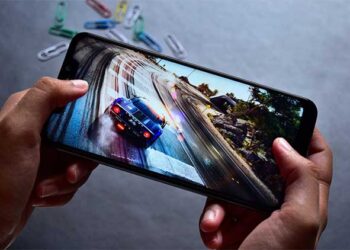 ആദ്യം ചോദിച്ചത് നെറ്റ് ചാർജ് ചെയ്ത് തരാൻ… പിന്നെ മൊബൈൽ ആവശ്യപ്പെട്ടു..!!! ഗെയിം കളിക്കാൻ മൊബൈൽ ഫോൺ നൽകിയില്ല…!! ഉറങ്ങിക്കിടന്ന അമ്മയെ മകൻ കത്തികൊണ്ട് കുത്തി…!!!