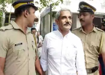 സ്വന്തം പേരില്‌ 22 ഏക്കർ, എരുമേലിയിൽ 16 ഏക്കർ റബർ എസ്റ്റേറ്റ്, പിതാവിന്റെ സ്വത്തുക്കൾ വേറെ, അമ്മാവനേയുെ അനിയനേയും കൊലപ്പെടുത്തിയത് 15 സെന്റ് സ്ഥലത്തിനുവേണ്ടി, അനിയനെ കൊലപ്പെടുത്താൻ കാരണം വില്ല പണിത് വിൽക്കുന്നത് എതിർത്തു, നാളെ ചിലത് പത്രത്തിൽ വാർത്തയാകുമെന്നും പ്രതി സഹോദരിയോട്- കാഞ്ഞിരപ്പള്ളി ഇരട്ട കൊലപാതകം ഇങ്ങനെ