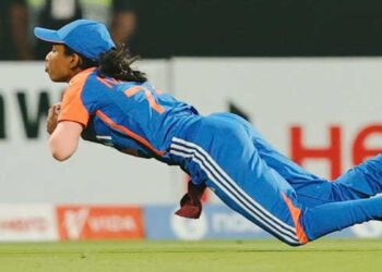 പകരക്കാരിയായി ഇറങ്ങി, പിന്നിലേക്കോടി ഒരു ഡൈവ്, കൈപ്പിടിയിലൊതുക്കിയത് വിൻഡീസ് ക്യാപ്റ്റനെ, വൈറലായി മുത്തുമണിയുടെ ക്യാച്ച്