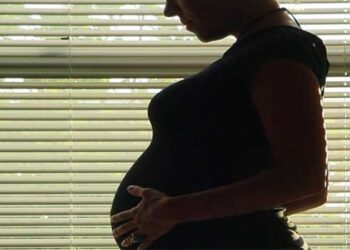 അമ്മയ്ക്കു പ്രായം 17, അച്ഛന് 21, കുഞ്ഞിനു എട്ടുമാസം, അടൂരിൽ 17 കാരി പ്രസവിച്ച സംഭവത്തിൽ 21 കാരൻ പോക്സോ കേസിൽ അറസ്റ്റിൽ, ഇരുവരുടേയും ബന്ധം കുടുംബാംഗങ്ങളുടെ സമ്മതത്തോടെ, സംഭവം മറച്ചുവച്ച പെൺകുട്ടിയുടെ അമ്മയേയും പ്രതി ചേർത്തേക്കും