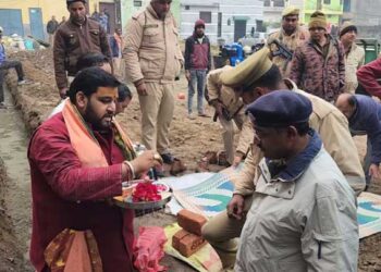 സംഭല് ഷാഹി മസ്ജിദിനോട് ചേര്ന്ന് പൊലിസ് പോസ്റ്റ്; ഉത്തര് പ്രദേശ് പോലീസിന്റെ നീക്കം ജുമുഅ സമയത്ത്; പൂജയും നടന്നു; മുസ്ലിംകളെ ഭീതിപ്പെടുത്താന് നീക്കമെന്ന് വിമര്ശനം