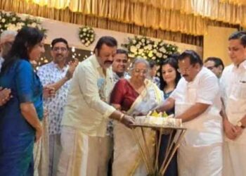 ഈ അമ്മയെ ഇങ്ങ് എടുക്കുവാ… എന്ന് പറയാതെയെടുത്ത ഒരു മകനാണ് ഞാൻ…!!! അമ്മയുടെ മൂത്ത സന്താനത്തിൻ്റെ സ്ഥാനമാണ് ഞാനിങ്ങ് എടുത്തിരിക്കുന്നത്.. ശാരദ ടീച്ചറുടെ നവതി ആഘോഷച്ചടങ്ങിലെത്തി സുരേഷ് ഗോപി…!!