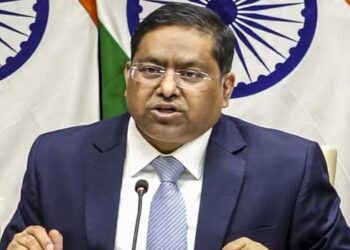 എത്രയും വേ​ഗം നാട്ടിലെത്താനുള്ള വഴി സ്വീകരിക്കുക..!!! ഇനിയൊരു അറിയിപ്പുണ്ടാകുന്നതു വരെ സിറിയയിലേക്കുള്ള എല്ലാ യാത്രകളും ഒഴിവാക്കുക…!!!  സുരക്ഷയുടെ കാര്യത്തിൽ കഴിയുന്നത്ര മുൻകരുതൽ സ്വീകരിക്കുക..!! പുറത്തുള്ള യാത്രകൾ ചുരുക്കുക…!!  ഇന്ത്യക്കാർക്ക് മുന്നറിയിപ്പുമായി വിദേശകാര്യമന്ത്രാലയം