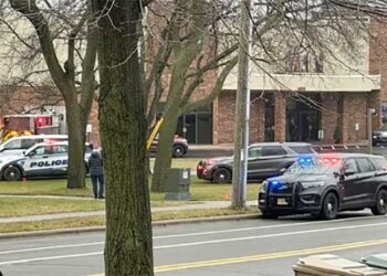 സ്കൂളിൽ തോക്കുമായി എത്തിയ വിദ്യാർത്ഥിനി അധ്യാപികയെയും വിദ്യാർത്ഥിയേയും വെടിവച്ചുകൊന്നു..!!! 6 പേർക്ക് പരുക്ക്..!! വെടിവച്ച വിദ്യാർത്ഥിനിയും മരിച്ച നിലയിൽ..!!! പരുക്കേറ്റ രണ്ടു പേരുടെ നില അതീവ ഗുരുതരം…