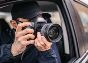 ഇനി ചുമ്മാ സിക്ക് ലീവ് വിളിച്ചുപറയണ്ട പൂട്ട് വീഴും, ജീവനക്കാരുടെ അസുഖം ഉള്ളതാണോ എന്നറിയാൻ ഡിറ്റക്ടീവുമാരെ നിയോഗിച്ച് കമ്പനികൾ, നടപടി സിക്ക് ലീവ് ആവശ്യക്കാരുടെ എണ്ണം കൂടിയതോടെ, ഒരു വർഷത്തിനിടെ നടന്നത് 1200 അന്വേഷണങ്ങൾ, തട്ടിപ്പന്മാരെ നോക്കിവച്ച് കമ്പനി നഷ്ടത്തിലാകുമ്പോൾ പണികൊടുക്കും