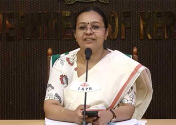 ഒരു പുഴയിലും മൃതദേഹങ്ങൾ ഒഴുകി നടന്നിട്ടില്ല…, കേരളത്തിൽ കോവിഡ് കാലത്ത് ശ്വാസം മുട്ടി  ആരും മരിച്ചിട്ടില്ല…!! വെന്റിലേറ്റർ ലഭിക്കാതെ ആരുടെയും ജീവൻ നഷ്ടമായിട്ടില്ല…!! കാലാവധി കഴിഞ്ഞ മരുന്നുകൾ സർക്കാർ ആശുപത്രികളിൽ നൽകിയിട്ടില്ല…!!! മന്ത്രി വീണാ ജോർജിൻ്റെ മറുപടി