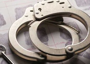 മുട്ടയിൽ കിട്ടിയത് എട്ടിന്റെ പണി, പോലീസ് ഹെഡ്കോൺസ്റ്റബിളിനെ കയറുപയോ​ഗിച്ച് കൊലപ്പെടുത്തി ട്രെയ്നിനു മുന്നിൽ തള്ളിയ കേസിൽ ഭാര്യയും കാമുകനും അറസ്റ്റിൽ, വലയിലായത് മുട്ട വിൽപനക്കാരനു പണം ​ഗൂ​ഗിൾപേ ചെയ്യുന്നതിനിടെ