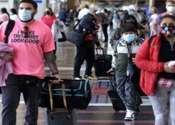 വിമാനയാത്രികർക്കു ഇനി കയ്യിൽ കരുതാവുന്നത് ഒരു ബാ​ഗ് മാത്രം, നിയന്ത്രണങ്ങൾ ശക്തമാക്കി ബിസിഎഎസ്, ഇക്കോണമി /പ്രീമിയം ഇക്കോണമി ക്ലാസിൽ ബാ​ഗ് ഭാരം ഏഴു കിലോഗ്രാമിൽ കൂടരുത്, ബിസിനസ്/ഫസ്റ്റ് ക്ലാസിൽ  ഭാര പരിധി 10 കിലോഗ്രാം, മേയ് രണ്ടു മുതൽ പ്രാബല്യത്തിൽ