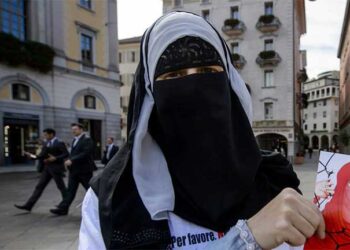 സ്വിറ്റ്സർലൻഡിൽ ‘ബുർഖാ ബാൻ’…!!! എല്ലാ വിധ മുഖാവരണങ്ങൾക്കും വിലക്ക്… ലംഘിച്ചാൽ ഒരു ലക്ഷം രൂപ പിഴ…!!!! ‘തീവ്രവാദം നിര്‍ത്തുക’ എന്ന മുദ്രാവാക്യം ഉയര്‍ത്തിപ്പിടിച്ച് പുതിയ നിയമം നടപ്പിലാക്കി…!!!