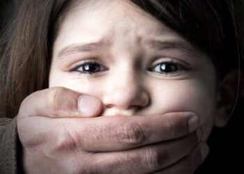 നാലുവയസുകാരിയെ പീഡിപ്പിച്ച സംഭവം, സിപിഎം പ്രവർത്തകനായ പ്രതിയെ പാർട്ടിയിൽ നിന്ന് പുറത്താക്കി, നടപടി പ്രതിയെ പാർട്ടി സംരക്ഷിക്കുന്നുവെന്ന് ആക്ഷേപം ഉയർന്ന സാഹചര്യത്തിൽ, പ്രതി ഒളിവിൽ, പീഡനവിവരം ചോദിക്കാൻ ചെന്ന കുട്ടിയുടെ പിതാവിനു മർദ്ദനം