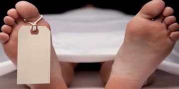 റെയിൽവേ പാലത്തിനടിയിൽ പാതിവെന്ത നിലയിൽ യുവതിയുടെ നഗ്ന മൃതദേഹം, കല്ലുകൊണ്ട് തലയ്ടിച്ച് മരണം ഉറപ്പാക്കി… വസ്ത്രങ്ങൾ കത്തിച്ച നിലയിൽ സമീപം… കൊലയ്ക്കു പിന്നിൽ യുവതിയുമായി പരിചയമുള്ളവരെന്ന് പ്രാഥമിക നിഗമനം