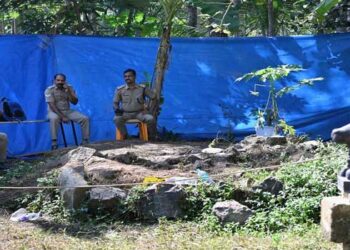 ​ഗോപൻ സ്വാമിയുടെ ശ്വാസകോശത്തിൽ ഭസ്മം? തലയിൽ കരിവാളിച്ച പാടുകൾ- ജീർണിച്ച അവസ്ഥയിലായതിനാൽ കൃത്യമായി മനസിലാക്കാൻ സാധിക്കുന്നില്ല, ശ്വാസകോശത്തിലെ സ്രവം പരിശോധനയ്ക്ക് അയച്ചു, ശരീരത്തിൽ വിഷത്തിന്റെ അംശമുണ്ടോയെന്നും അറിയണം, വ്യക്തത വരുത്താൻ മൂന്ന് പരിശോധനാ ഫലങ്ങൾകൂടി കിട്ടണം- ഡോക്ടർമാർ