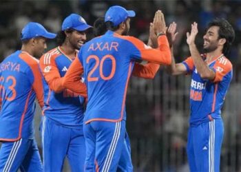 നാലു സ്പിന്നർമാരെ ഉൾപ്പെടുത്തിയത് എന്തിന്…? അവരെക്കൊണ്ട് ബോൾ ചെയ്യിക്കാത്തത് എന്തുകൊണ്ട്…?  ഒരു ഓവർ ബോൾ ചെയ്യിക്കാൻ എന്തിനാണ് ടീമിലെടുക്കുന്നത്…?