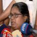 തട്ടിക്കൊണ്ടു പോയത് സിപിഎം പ്രവർത്തകർ, മോശം ഭാഷയിൽ പെരുമാറി, വലിച്ചിഴച്ച് കാറിൽ കയറ്റി ദേഹോപദ്രവം ഏൽപിച്ചു വസ്ത്രം വലിച്ചഴിച്ചു, നെഞ്ചു വേദന അനുഭവപ്പെട്ടപ്പോൾ ഗ്യാസിന്റെ ഗുളിക തന്നു, കാൽ കാറിൽ കുരുങ്ങിയപ്പോൾ വെട്ടിമാറ്റിത്തരാമെന്ന് മകനേക്കാൾ പ്രായം കുറഞ്ഞ യുവാവ് പറഞ്ഞു- കല രാജു, കൗൺസിലറെ തട്ടിക്കൊണ്ട് പോയ കേസിൽ 45 പേർക്കെതിരെ കേസ്