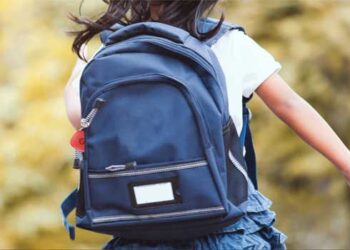 രണ്ടര വയസുകാരി നോട്ട് എഴുതിയില്ല, ‌‌അങ്കണവാടി ടീച്ചർ കുരുന്നിനെ ഷൂ റാക്കിന്റെ കമ്പിയൂരി അടിച്ചതായി പരാതി, സാരമായി പരുക്കേറ്റ കുട്ടി ആശുപത്രിയിൽ, കുട്ടിയെ ഉപദ്രവിച്ചത് താനല്ല കൂടെയുണ്ടായിരുന്ന കുട്ടിയെന്ന് ടീച്ചർ, ചൈൽഡ് ലൈനിന് പരാതി നൽകി മാതാപിതാക്കൾ