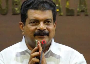 കാര്യം ശരിയല്ലേ ശശിയേട്ടാ എന്ന് ചോദ്യത്തിന് പൂർണമായും ശരിയാണെന്ന് മറുപടി..!! ഒരുപാട് പാപഭാരം ചുമന്നാണ് നടക്കുന്നത്- പ്രതിപക്ഷ നേതാവിനെതിരായ ആരോപണം വെറുതെ വിളിച്ച് പറഞ്ഞതല്ല…, സ്പീക്കറിന്റെ അനുമതിയോടെ പി. ശശി വിഷയം ​ഡ്രാഫ്റ്റ്  ചെയ്ത് നൽകിയത്,  പി.വി അൻവർ