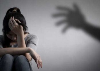 ബലാത്സം​ഗം ചെയ്യപ്പെട്ടതറിഞ്ഞാൽ ശിക്ഷിക്കുമെന്ന പേടി… സ്വയം സ്വകാര്യ ഭാ​ഗത്ത് സർജിക്കൽ ബ്ലേഡും കല്ലും തിരുകികയറ്റി… വേദന സഹിക്കാതായപ്പോൾ പോലീസ് സഹായം തേടി… പീഡനത്തിനിരയായ പെൺകുട്ടിയുടെ മൊഴികളിൽ വൈരുദ്ധ്യം, പെൺകുട്ടി മുൻപും സമാന രീതിയിൽ പരാതി കൊടുത്തിരുന്നതായി പിതാവ്