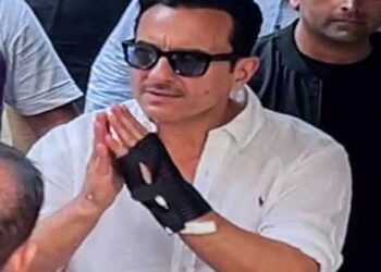 സത്യത്തിൽ സെയ്ഫ് ആക്രമിക്കപ്പെട്ടോ?… തുടക്കം മുതലുണ്ടായ സംശയങ്ങൾക്ക് ആക്കംകൂട്ടാൻ വിരലടയാള പരിശോധനാ ഫലവും എതിര്… അതി സമ്പന്നർ താമസിക്കുന്ന അതിസുരക്ഷയുള്ള സ്ഥലത്ത് എങ്ങനെ ഒരു സാധാരണക്കാരന് കയറാനാകും?… റൂമിലിട്ട് പൂട്ടിയ മോഷ്ടാവ് എങ്ങനെ യാഥൊരു പ്രശ്നവുമില്ലാതെ പുറത്തുചാടി?… ​പരുക്കേറ്റയൊരാളെ ആശുപത്രിയിലെത്തിക്കാനുള്ള സൗകര്യം പോലും ആ അപ്പാർട്ട്മെന്റിൽ ഇല്ലായിരുന്നോ?…സംശയങ്ങൾ ഏറെയാണ് ഈ മോഷണ കഥയിൽ