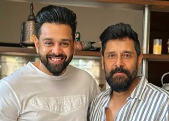 ആ വാർത്ത സത്യം തന്നെയോ? ‘മാർക്കോ 2’ – ൽ ചിയാൻ വിക്രം എത്തുന്ന രീതിയിൽ പ്രചരിച്ച വാർത്തകള്‍ക്ക് ഒരു ചിത്രം പങ്കുവെച്ച് മറുപടി നൽകി ‘മാർക്കോ’ നിർമ്മാതാവ്