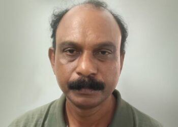 വീട്ടില്‍ വരരുതെന്ന് പറഞ്ഞു, നമ്പര്‍ ബ്ലോക്ക് ചെയ്തു, വൈരാഗ്യത്തിലായ 53കാരന്‍ യുവതിയെ തീകൊളുത്താൻ ശ്രമിച്ചു, യുവതി രക്ഷപ്പെട്ടത് അടുത്തുള്ള കടയിൽ ഓടിക്കയറി