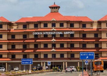 ‘ബാഗേജിന് കനം കൂടുതലാണല്ലോ, ഇതിലെന്താണ്’, ‘ബോംബെന്ന്’ മറുപടിയതിന് പിന്നാലെ അറസ്റ്റ്, കോഴിക്കോട് സ്വദേശിയുടെ യാത്രയും മുടങ്ങി