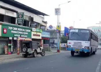 തുടര്‍ക്കഥയാകുന്ന വന്യജീവി ആക്രമണം; വയനാട്ടില്‍ രണ്ടാംദിനവും ഹര്‍ത്താല്‍, സ്വകാര്യബസ് സര്‍വീസ് നടത്തില്ല, അവശ്യസര്‍വീസുകളെ ഒഴിവാക്കി