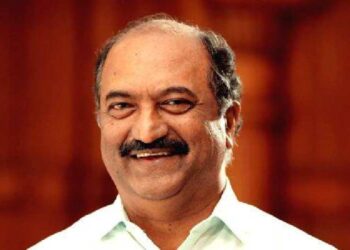 ഒരു കുടുംബത്തിന്‌ പ്രതിവർഷം അഞ്ചുലക്ഷം രൂപവരെ സൗജന്യചികിത്സ കാരുണ്യ ആരോഗ്യ സുരക്ഷാ പദ്ധതിക്ക്‌ 300 കോടി രൂപകൂടി, അര്‍ഹത ദരിദ്രരും ദുർബലരുമായ 41.99 ലക്ഷം കുടുംബങ്ങൾക്ക്