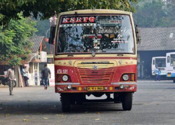 ‘ഉറങ്ങി എട്ടിന്‍റെ പണി കിട്ടി’, വിജിലന്‍സ് സംഘത്തിന്‍റെ പരിശോധന;, ഡ്യൂട്ടി സമയത്ത് കിടന്നുറങ്ങിയ കെ.എസ്.ആര്‍.ടി.സി. ജീവനക്കാരെ സസ്പെന്‍ഡ് ചെയ്തു