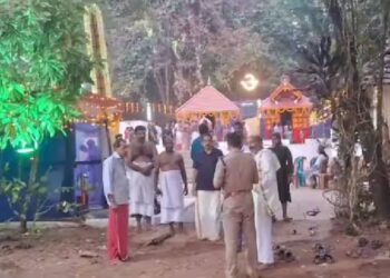 നാടൻ അമിട്ട് മുകളിൽ പോയി പൊട്ടാതെ ആൾക്കൂട്ടത്തിനിടയിലേക്ക് വീണുപൊട്ടി, കണ്ണൂരിലെ ക്ഷേത്രത്തില്‍ വെടിക്കെട്ടിനിടെയുണ്ടായ അപകടത്തില്‍ ആറുപേര്‍ക്ക് പരിക്ക്