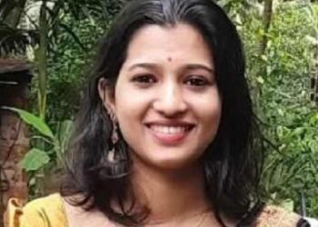 ഫോണിൽ സംസാരിച്ച് നിൽക്കുന്നതിനിടെ സ്ലാബ് തകർന്ന് മാൻ ഹോളിൽ വീണ യുവതിയ്ക്ക് ദാരുണാന്ത്യം