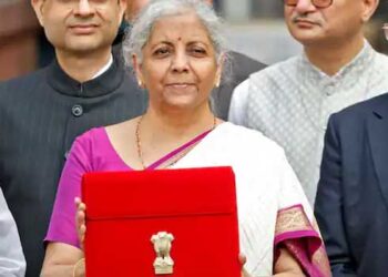 മോദി സർക്കാരിന്റെ മൂന്നാം സമ്പൂർണ ബജറ്റ് ഇന്ന് 11ന്, രാഷ്ട്രപതി തന‍്റെ പ്രസം​ഗങ്ങളിൽ ആവർത്തിച്ച് പറഞ്ഞ മധ്യവർ​ഗം ഏറെ പ്രതീക്ഷയിൽ..