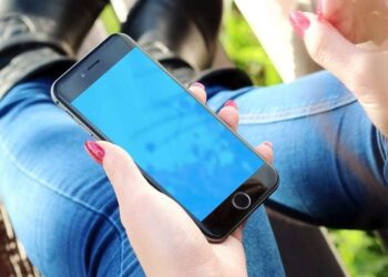 ഒരു മണിക്കൂര്‍ ഫോണിനും കംപ്യൂട്ടറിനും മുന്നില്‍ ചെലവിടുന്നവരാണോ? ’21 %’ ഹ്രസ്വദൃഷ്ടിക്ക് സാധ്യത